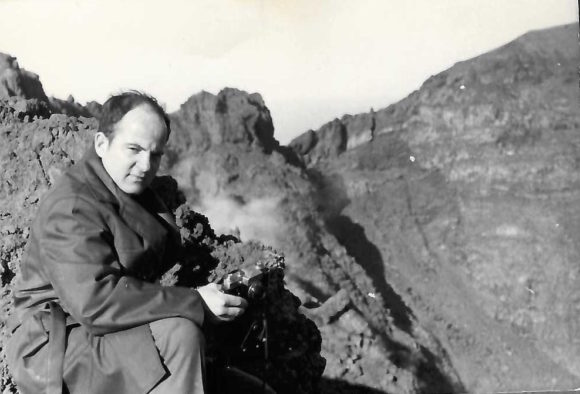 Д. Понтекорво, декабрь 1974 года, в кратере Везувия