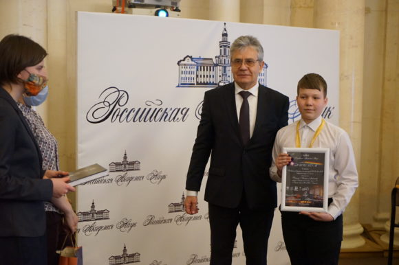 Победитель Всероссийской викторины юных физиков Михаил Птицын (Саратов), младшая возрастная группа (5-7-е классы)